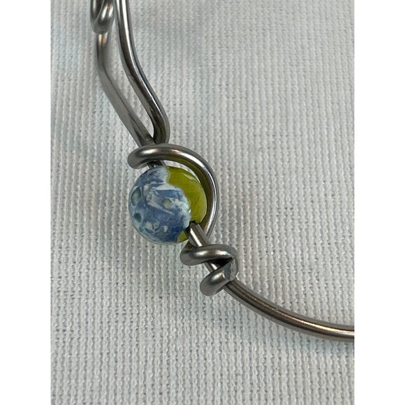 Silver Tone Wire Bangle Bracelet Yellow Blue Glass Bead Heart Clasp - Picture 5 of 9